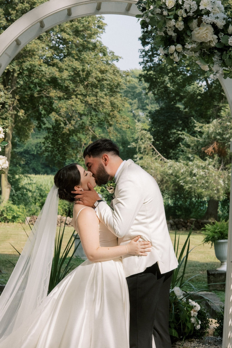 White and green summer wedding at The Hillcrest Estate